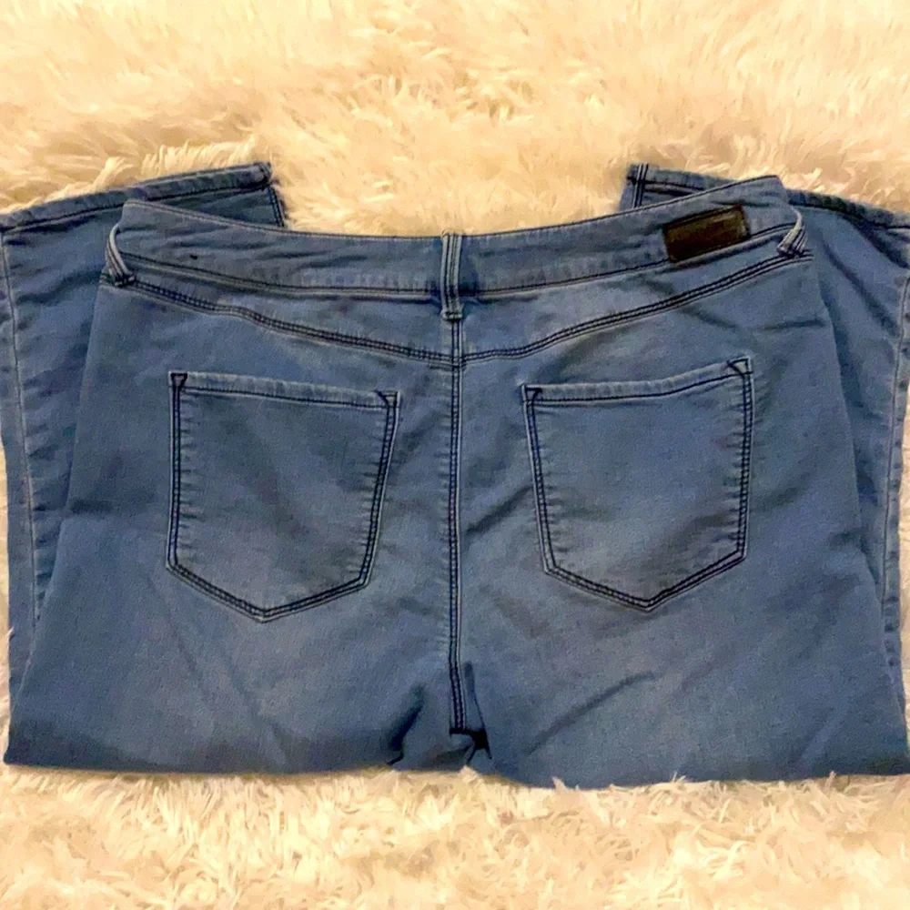 Sound Style Capri Jeans - Picture 4 of 5